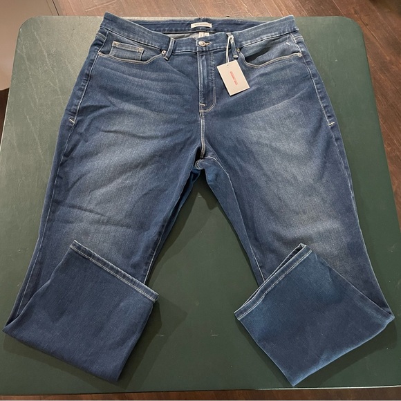 Good American Denim - BNWT Plus size Good American straight leg jeans size 18 petite